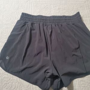 Lululemon Hotty Hot 4" shorts high rise sz 8